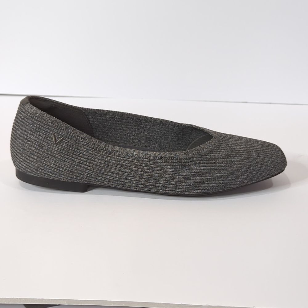 Women's Gray Ribbed Slip-On Flats - Picture 6 of 10